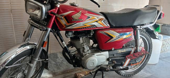 Honda 125 model 24/25 neat and clean