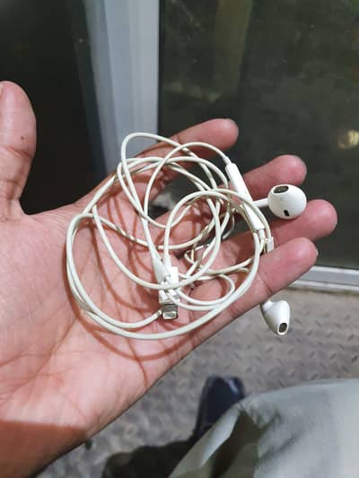 iPhone lighting handsfree