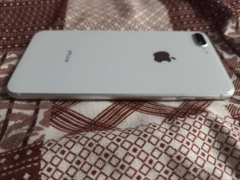 Apple iPhone 8 Plus 4