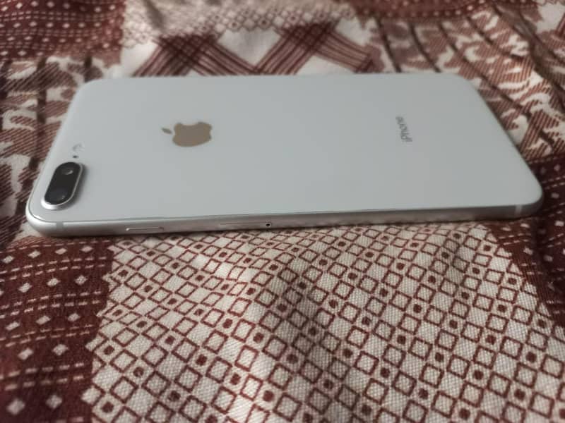 Apple iPhone 8 Plus 5