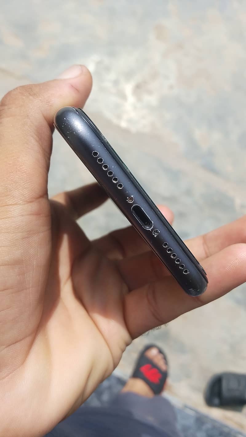 iPhone 11 (camera not working) 2