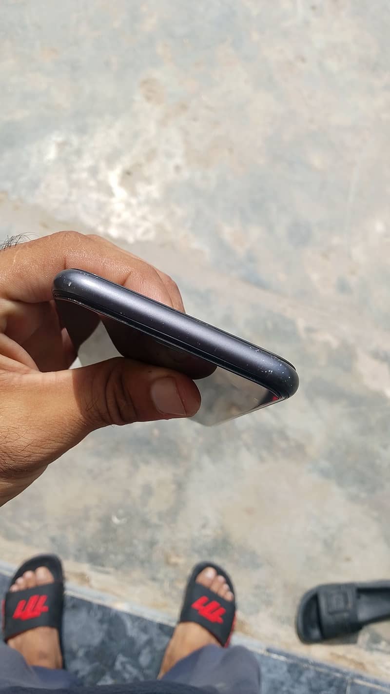 iPhone 11 (camera not working) 3
