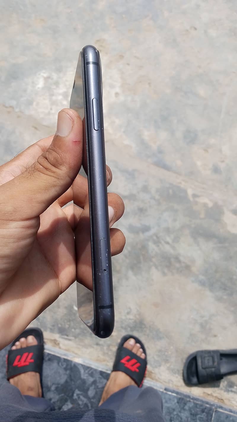 iPhone 11 (camera not working) 4