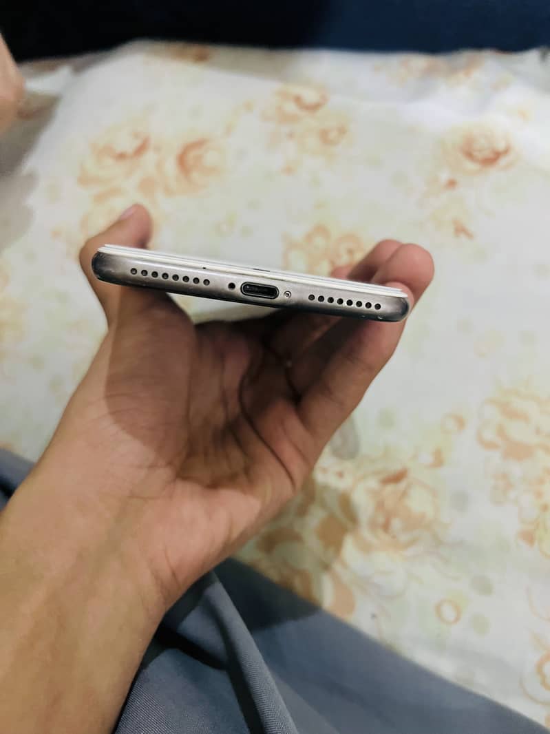 Apple iPhone 8 Plus 0