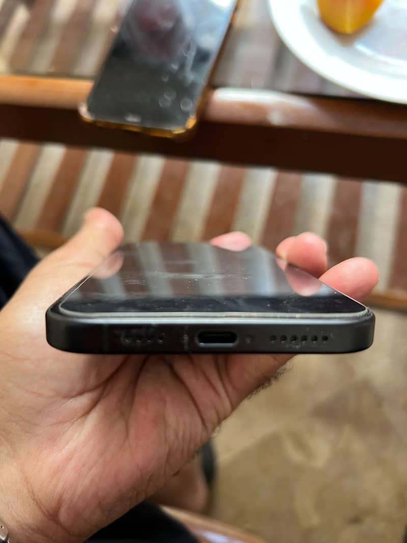 Apple iPhone 16 Plus 6