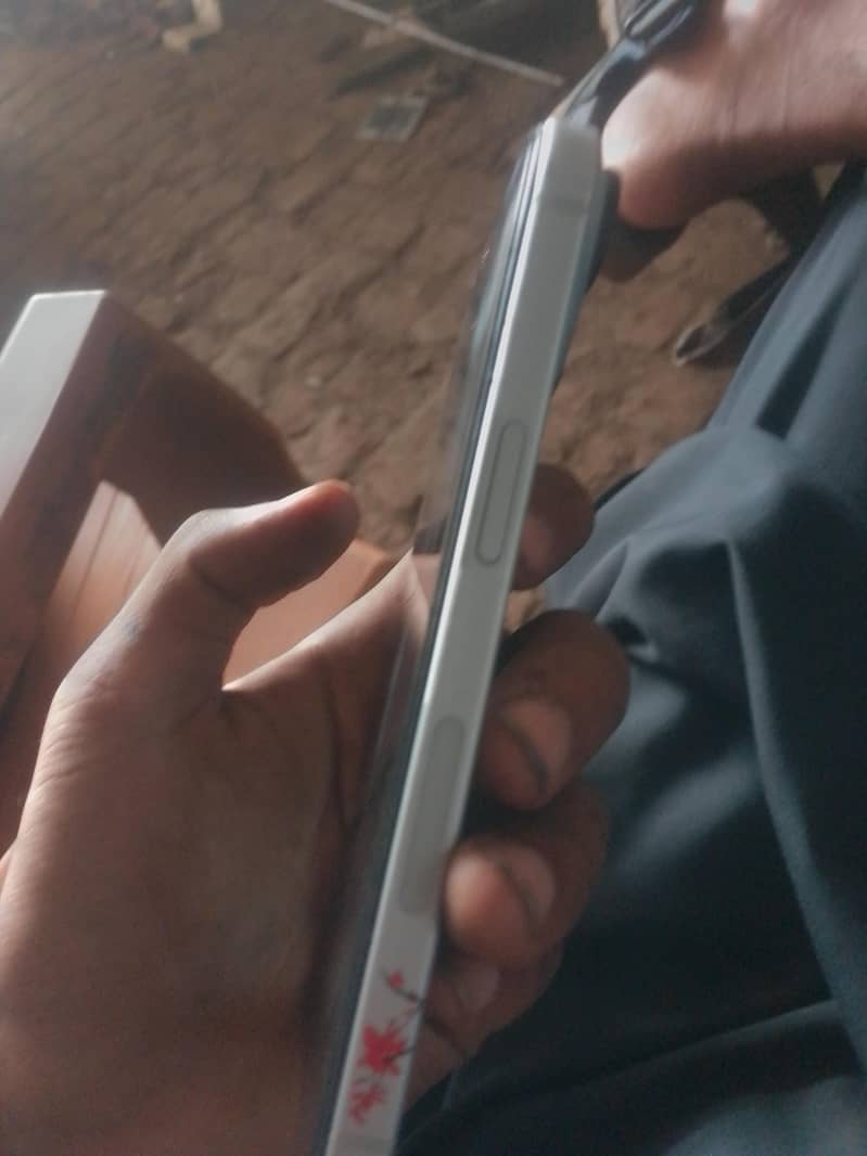 Apple iPhone 15 8