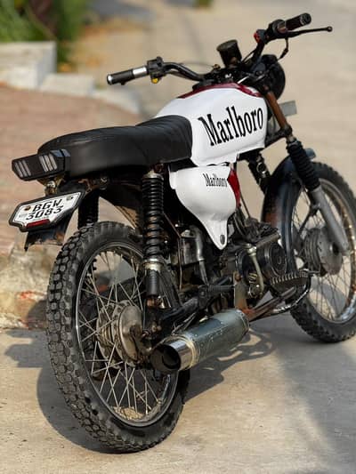 70 cc Cafe bike