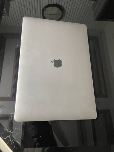 Macbook pro 512 gb 15 inch screen corei7 2019 model