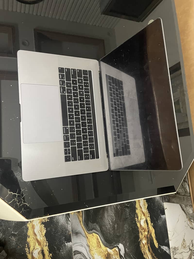 Macbook pro 2019 model 1