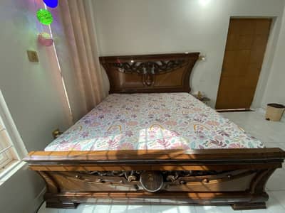 Bed set with dresser and 2 side tables
