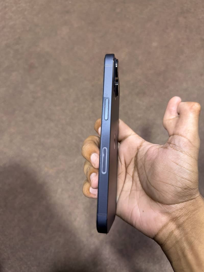 Apple iPhone 13 0