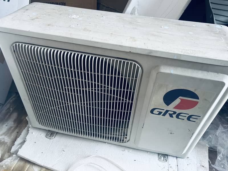 Split Ac in working condition 2