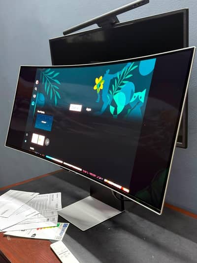 Samsung G8 oled 34 inches