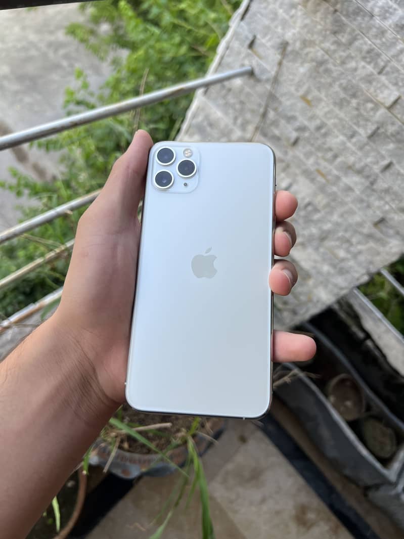 iPhone 11 Pro Max 1