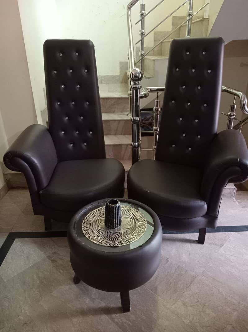 2 sitter sofa with round table 0