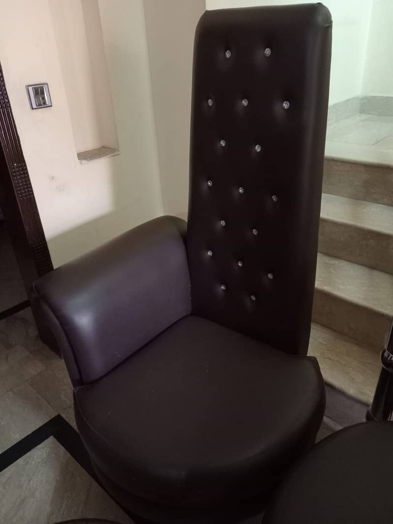 2 sitter sofa with round table 2