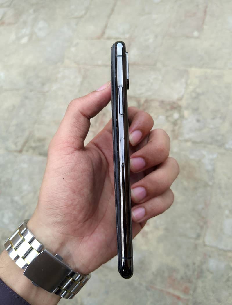 Apple iPhone X 3