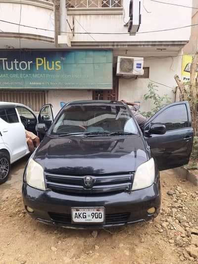 Toyota IST 2003