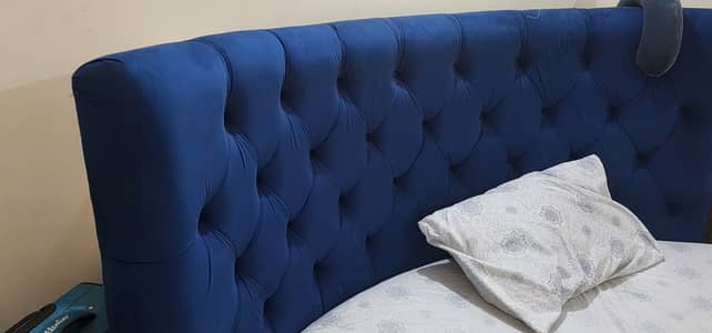 Round bed