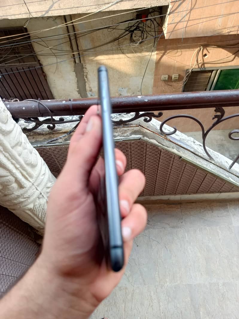 Apple iPhone 8 Plus 6