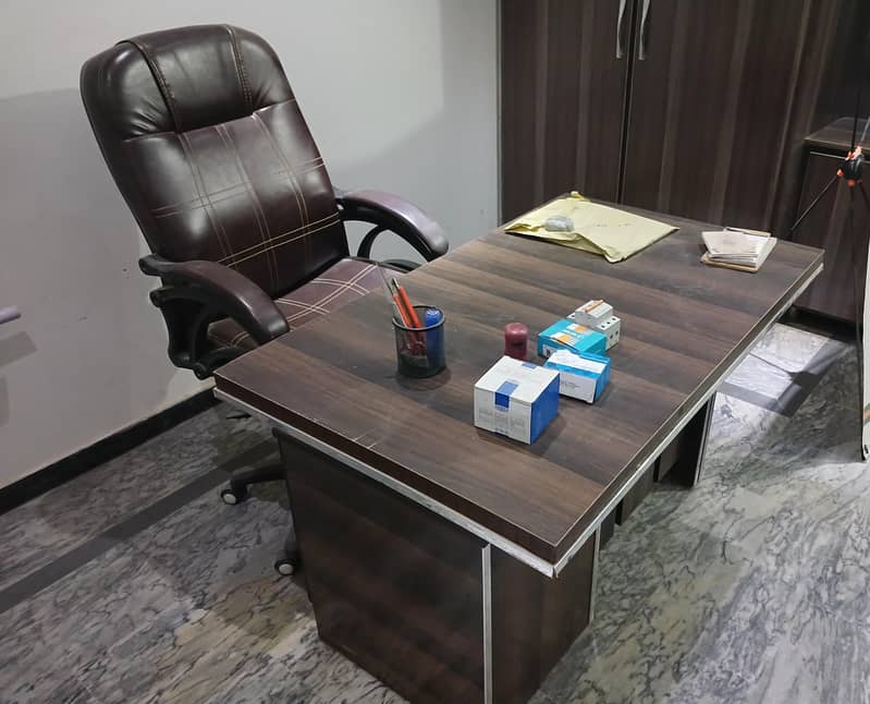 Office Table Small 4
