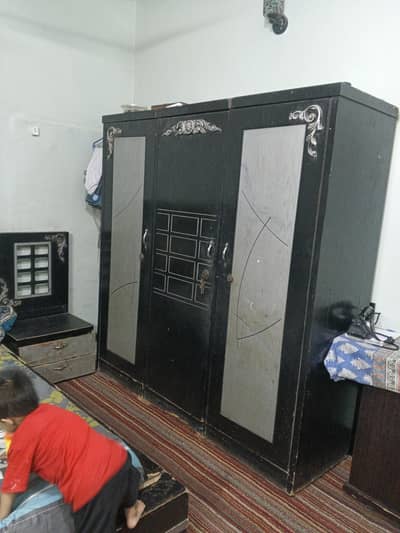 3 PC bedroom set in good condition in lamination