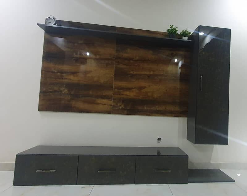 Master Bed LCD rack 0