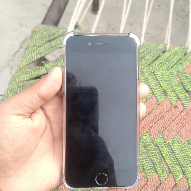 Apple iPhone 7 1