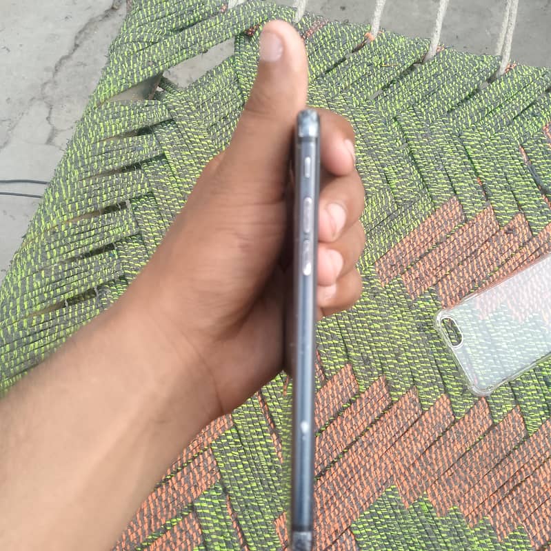 Apple iPhone 7 2