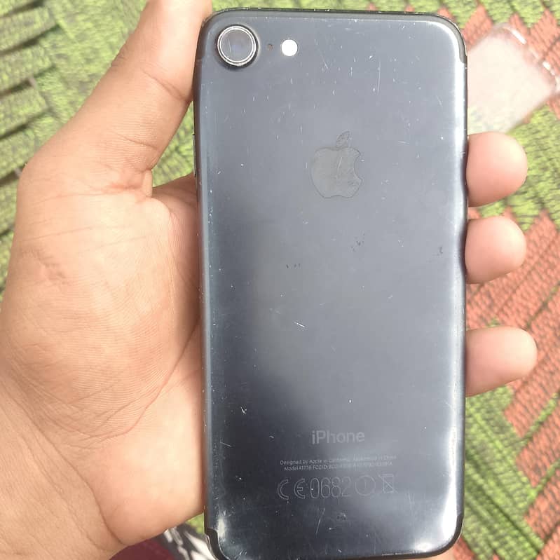 Apple iPhone 7 3
