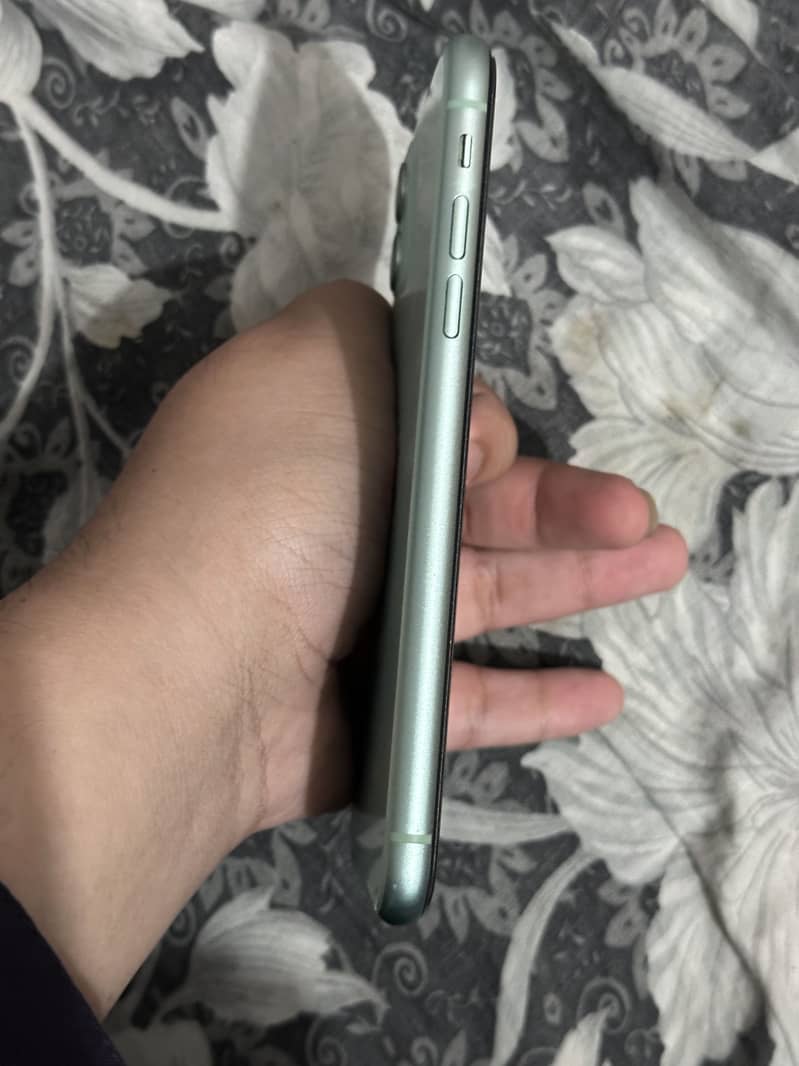 Apple iPhone 11 3