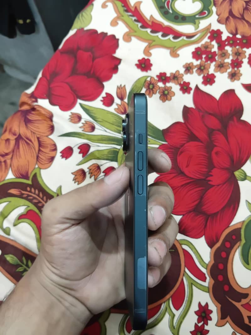 Apple iPhone 14 4