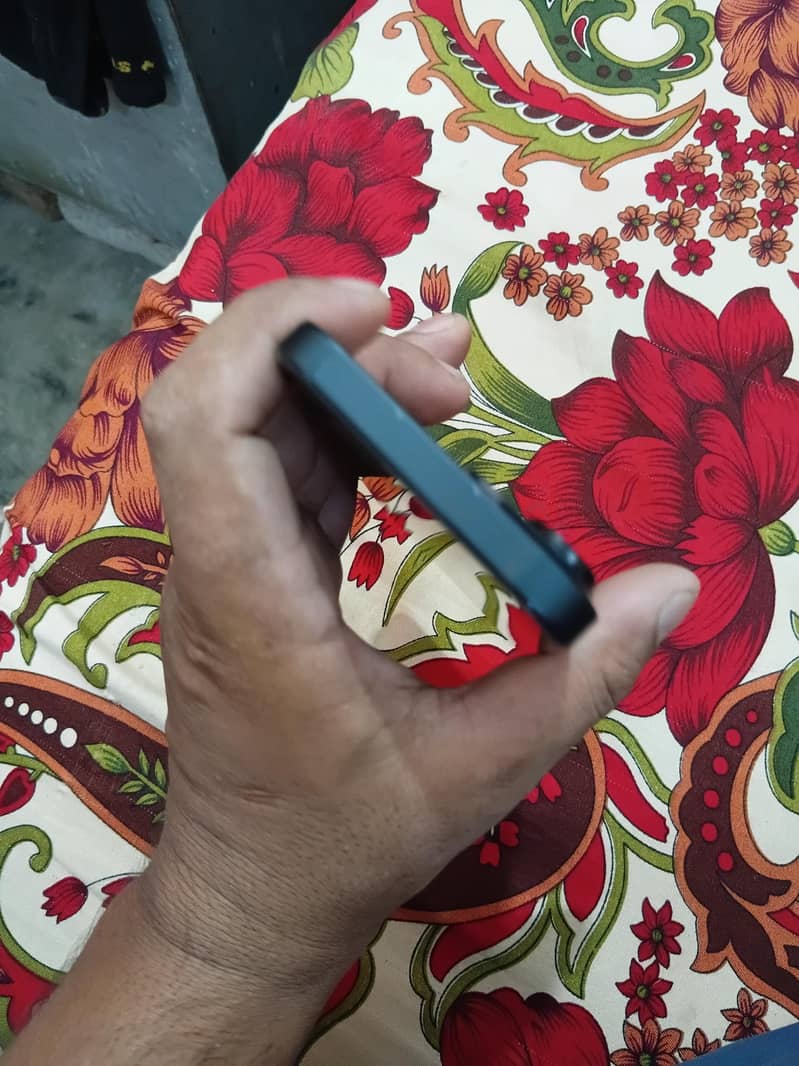 Apple iPhone 14 7
