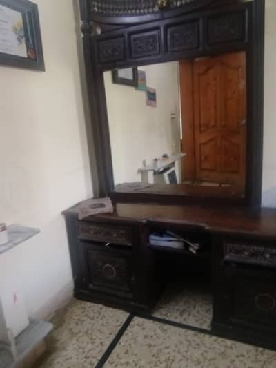 Solid Wood Traditional Carved Dressing Table with Mirror
