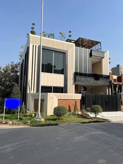 10 Marla Brand New Luxury House For Rent