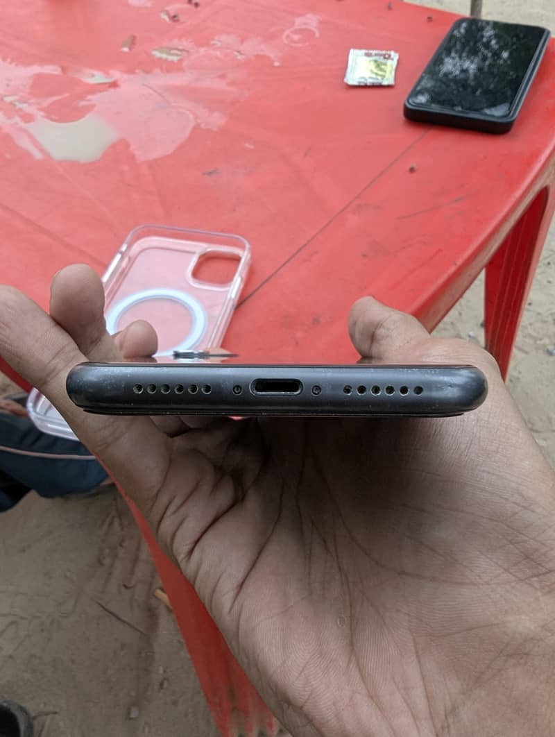 Apple iPhone 11 3