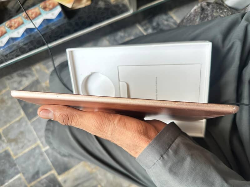ipad mini5 9/10 condition. 3