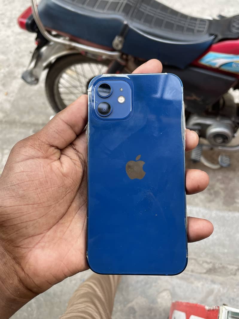 Apple iPhone 12 4
