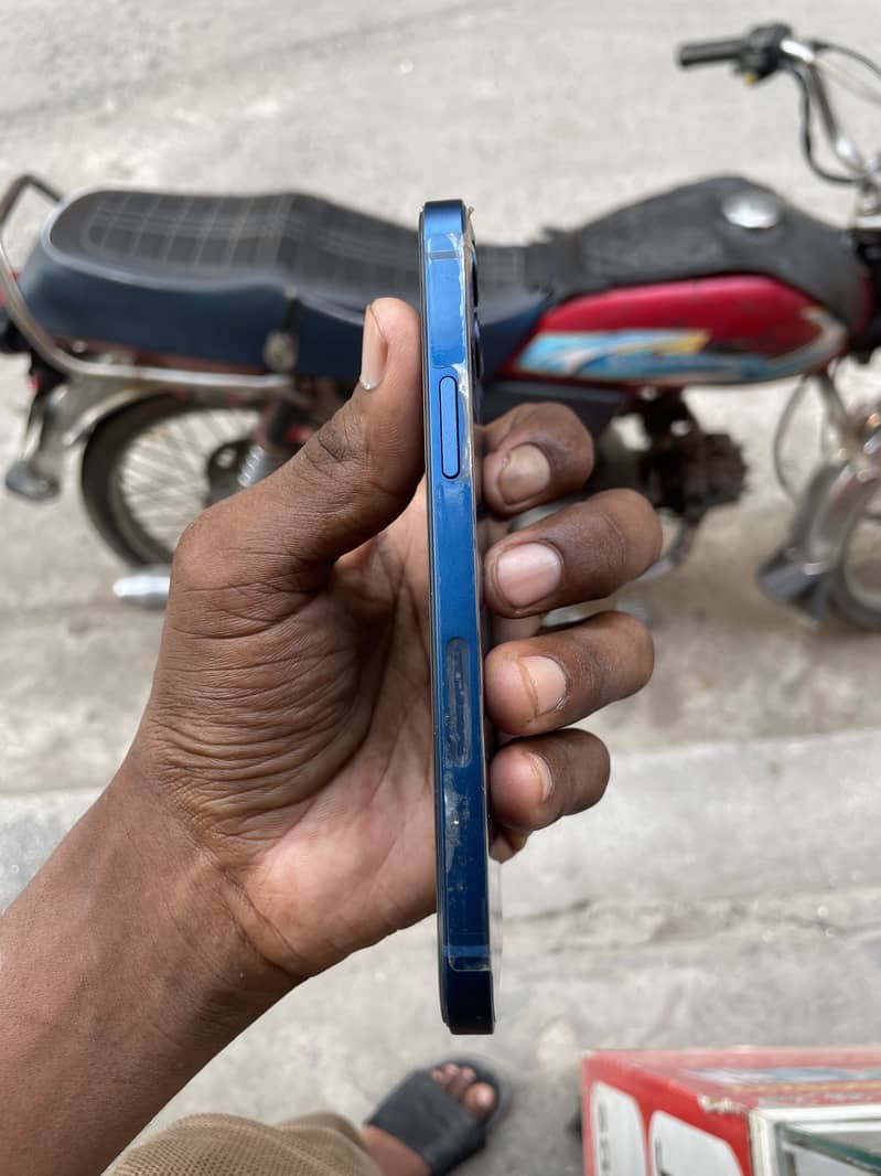 Apple iPhone 12 5