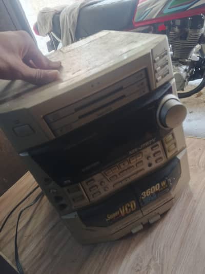 jvs oregionl amplifier and speakers no open no repair good sound Base