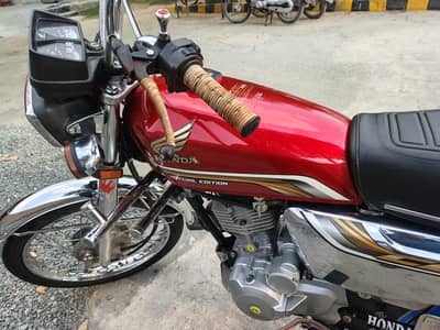 Honda 125 spcial additiob in brand new condition every thing is genion