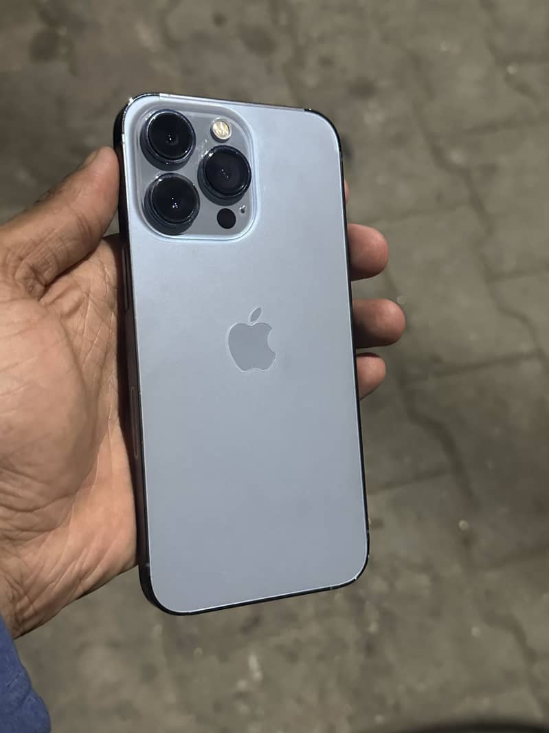 Apple iPhone 13 Pro 1