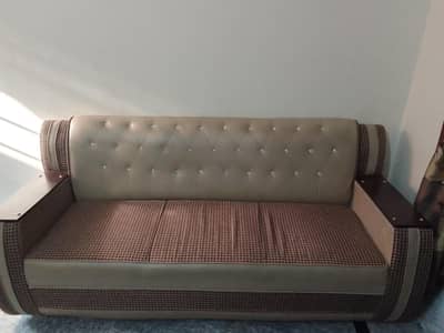 6 seater sofa set in good condition(less used) with 6 new cusions