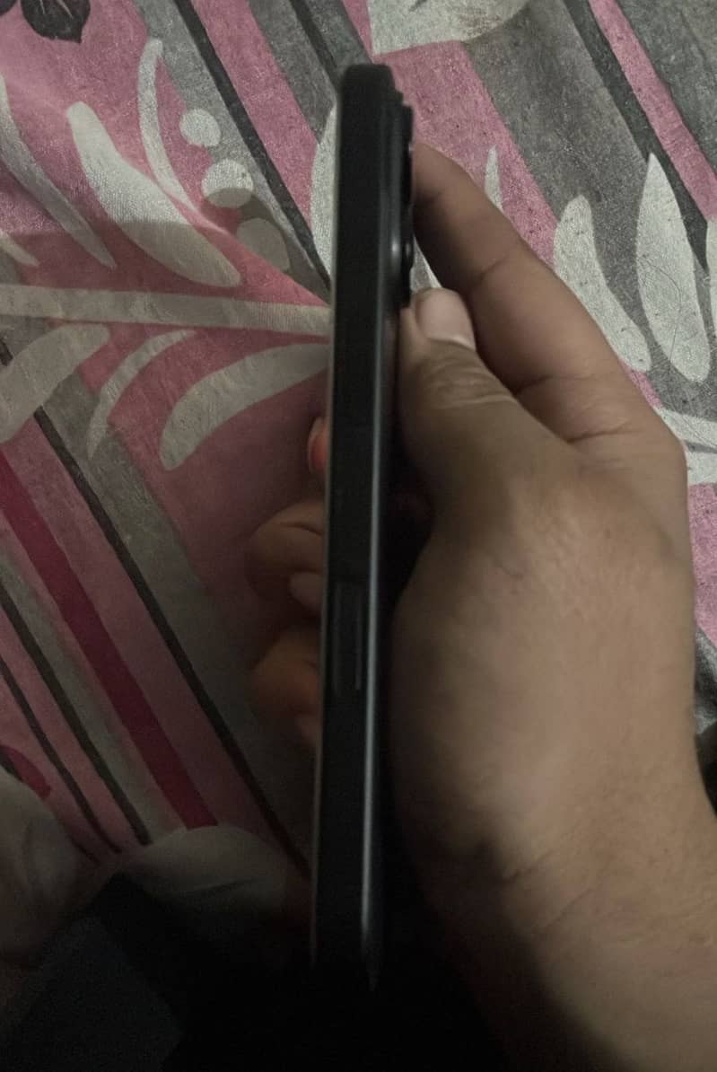 Apple iPhone 16 1