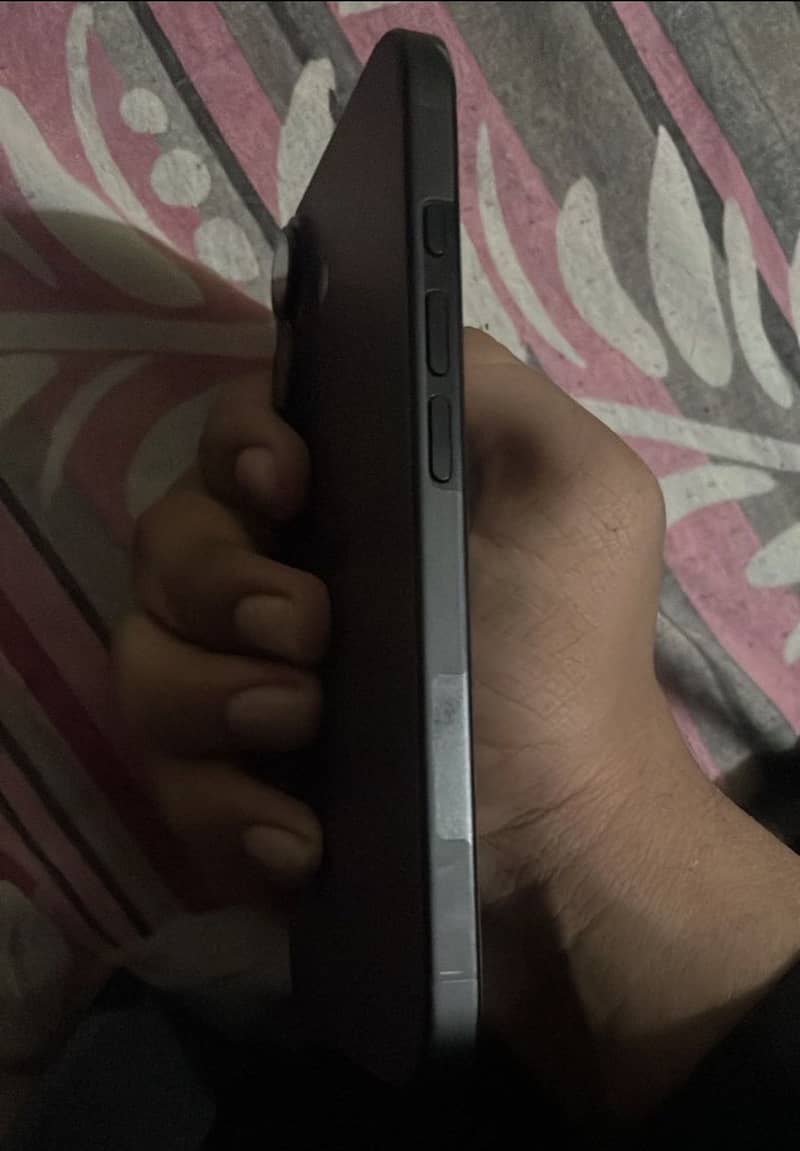 Apple iPhone 16 3