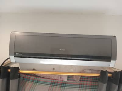 Gree Ac 1 Ton okay condition working model number (GS-12CITH11B)