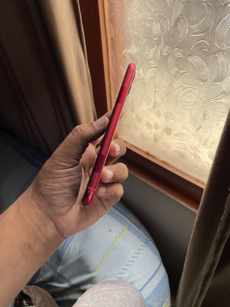 Apple iPhone 11 4