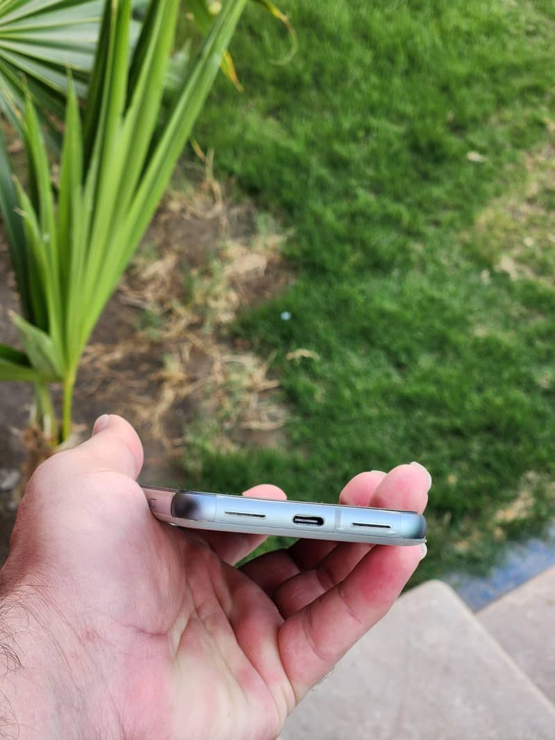 Google Pixel 8 6