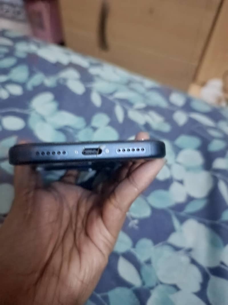 Apple iPhone 17 Pro Max 4