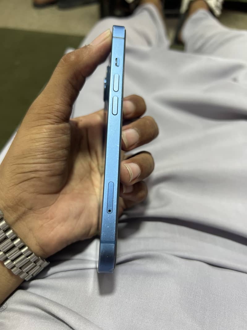 Apple iPhone 13 0